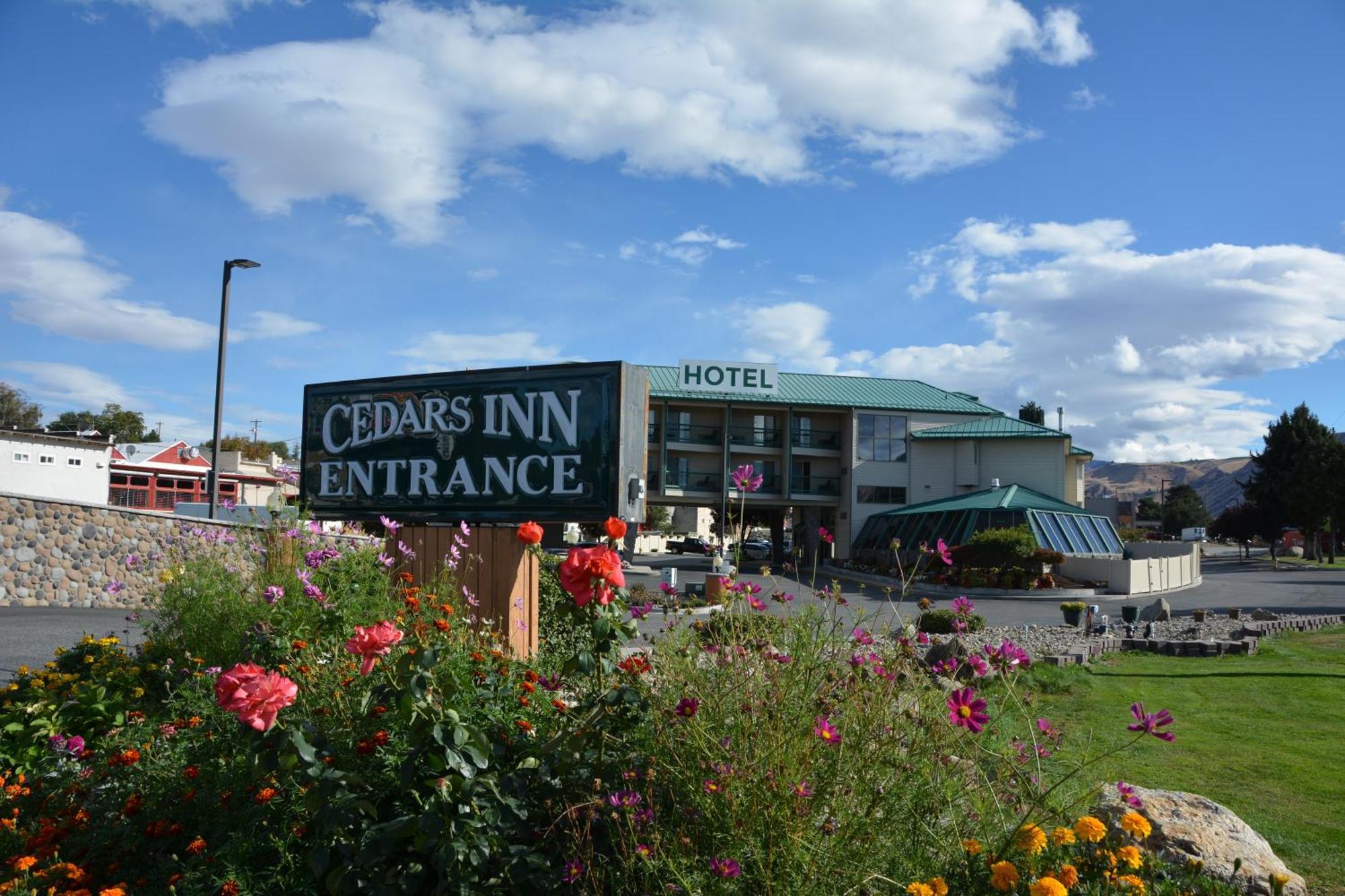 וונאטצ'י Cedars Inn מראה חיצוני תמונה