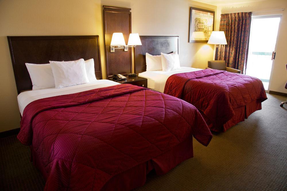 וונאטצ'י Cedars Inn מראה חיצוני תמונה