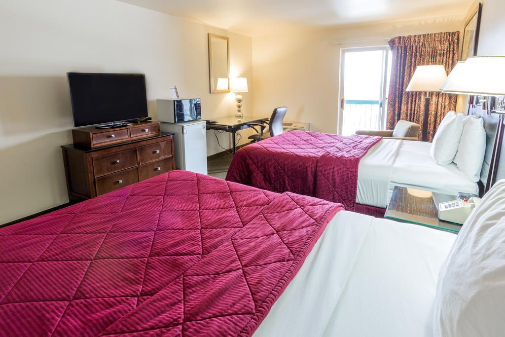 וונאטצ'י Cedars Inn מראה חיצוני תמונה