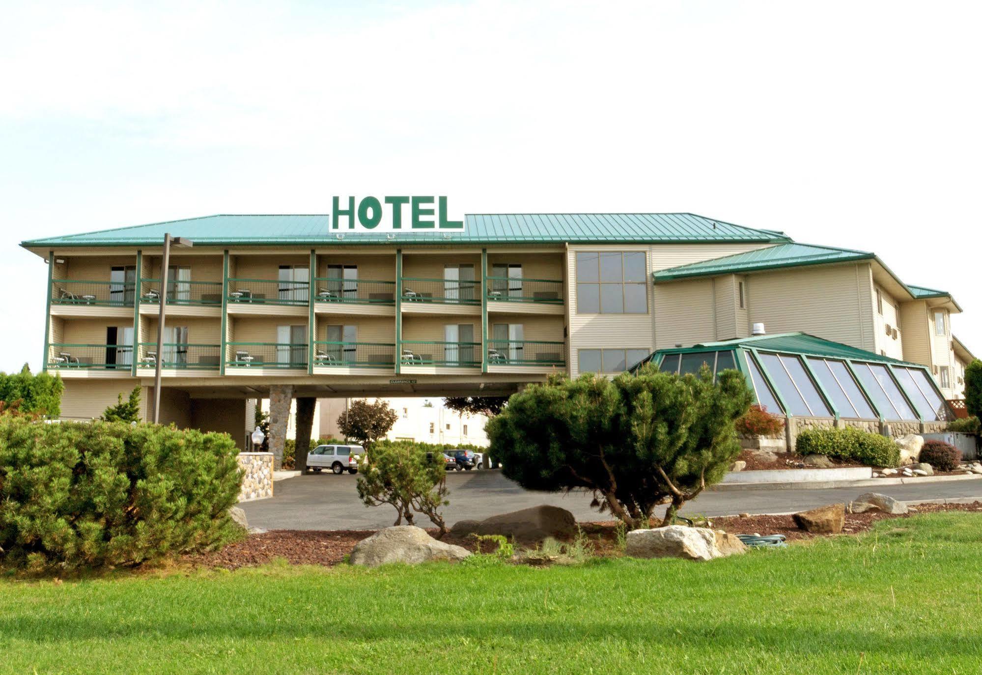 וונאטצ'י Cedars Inn מראה חיצוני תמונה